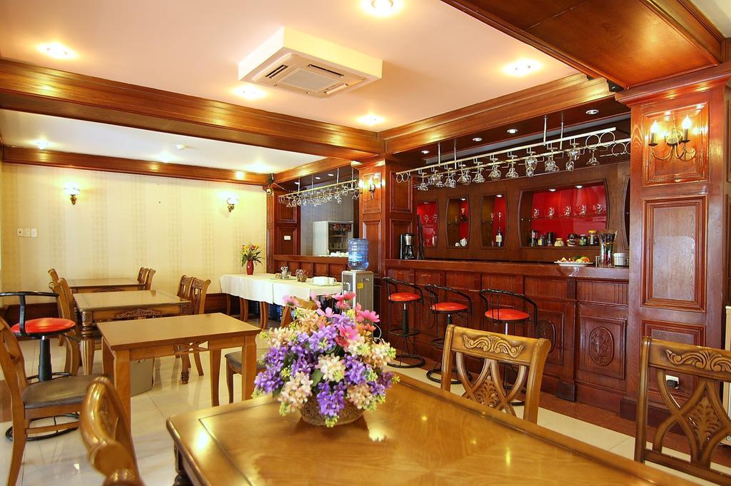 Moonlight Hotel Saigon South