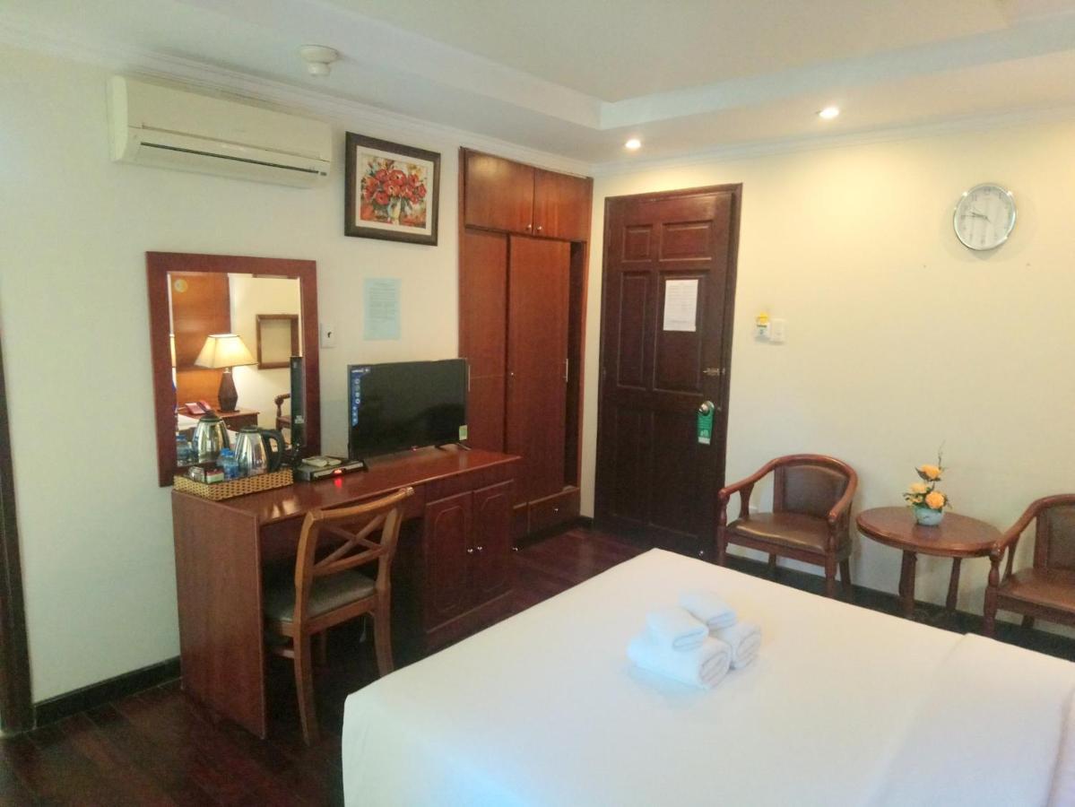 Moonlight Hotel Saigon South Khách sạn