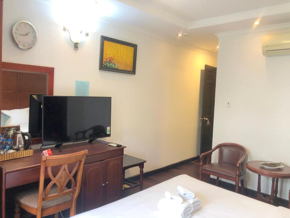 Moonlight Hotel Saigon South Khách sạn 2*